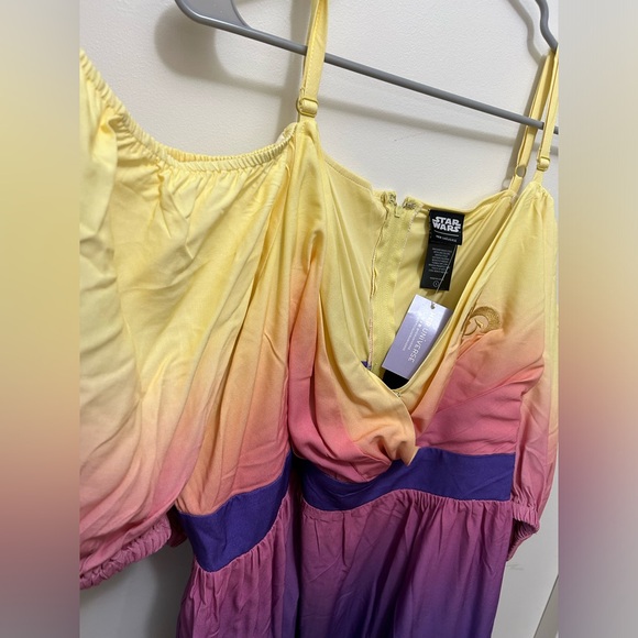 🍂NEW Her Universe Star Wars Padme Amidala Cold Shoulder Top PlusSize Exclusive - Picture 7 of 9